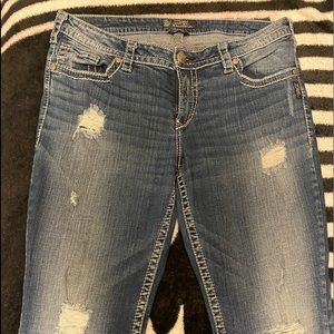 Distressed boot cut jeans w pocket details